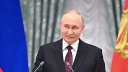 Владимир Путин поздравил режиссера Александра Сокурова с юбилеем
